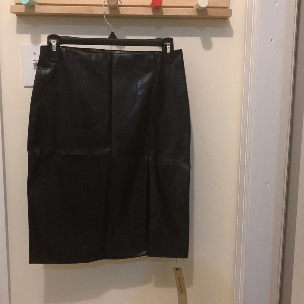 Reformation vegan leather skirt w mid thigh slit 4